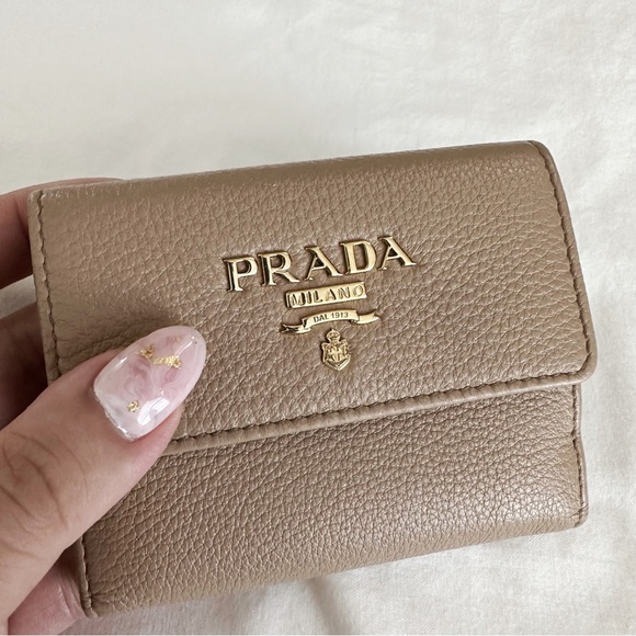 PRADA Vitello Grain Compact Wallet in Cammeo - Picture 7 of 9